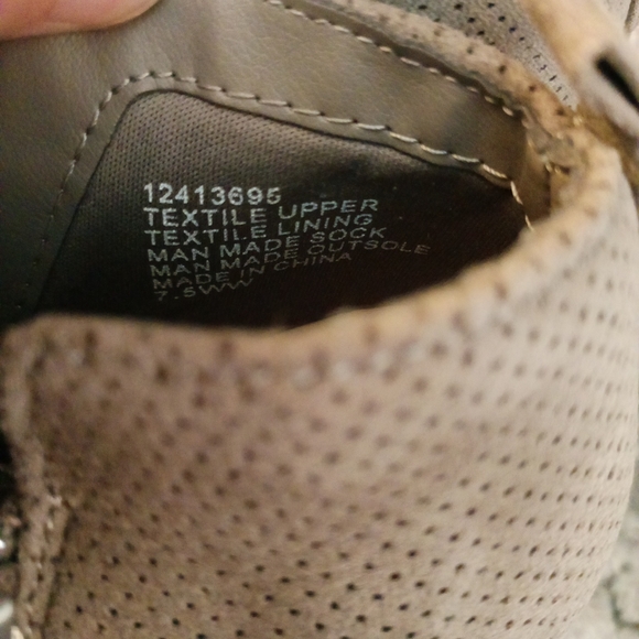 Women's Torrid Gray Faux Suede Ankle Crop Booties Size 7.5 WW - Picture 4 of 8